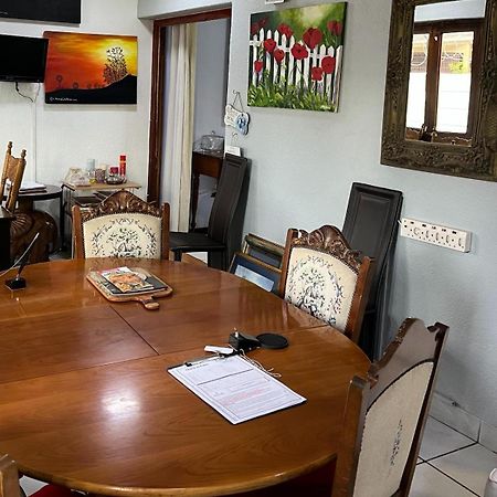 Sleepers Villa Guesthouse Полокване Экстерьер фото